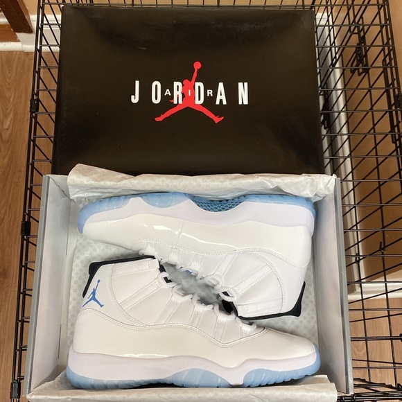 2024 Air Jordan 11 Retro “Legend Blue” - Picture 9 of 10